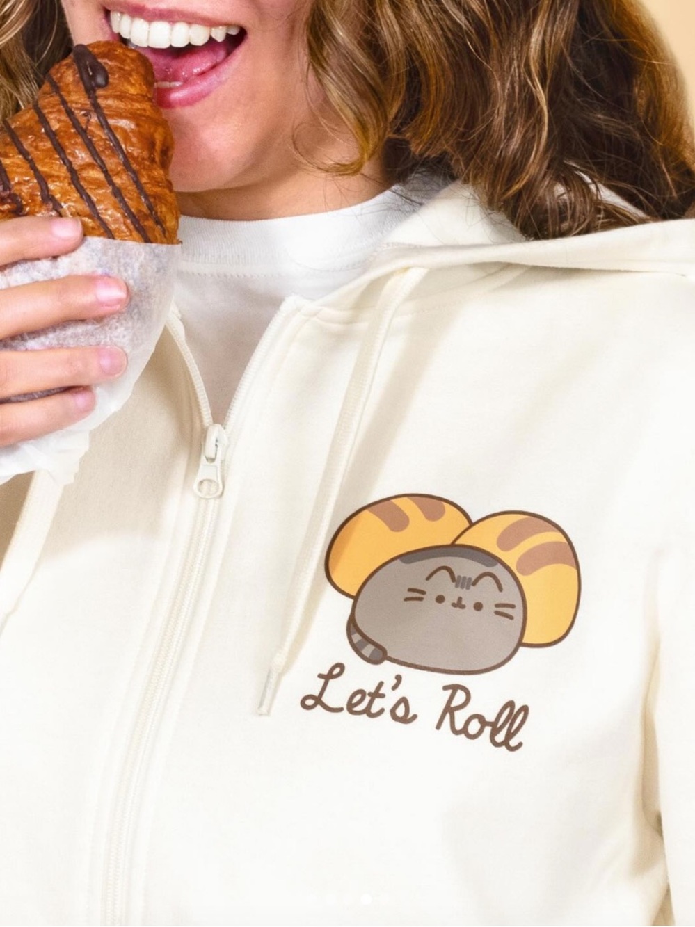 Pusheen Cream Zip-Up Hoodie with 'Let's Roll' Cat & Bread Graphic - Picture 3 of 4